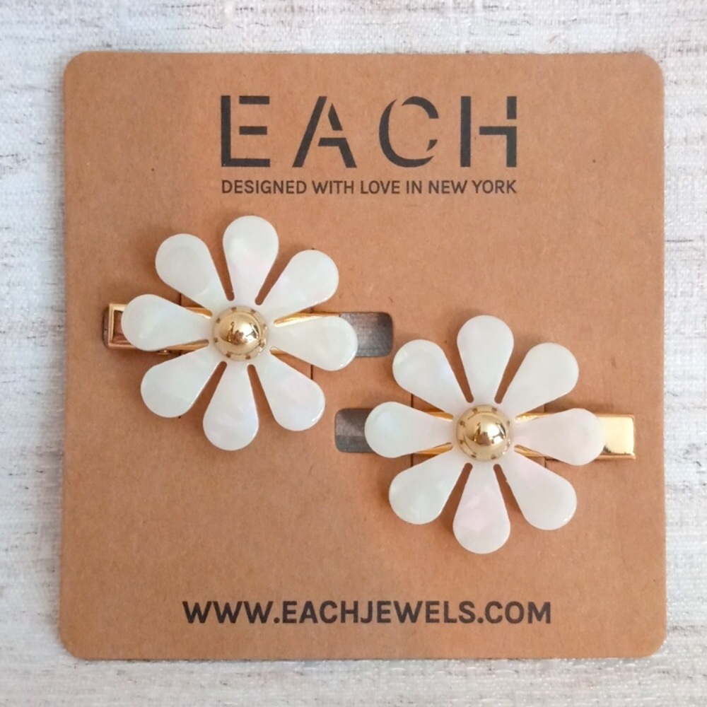 FFF Each flower hair clip / barrette